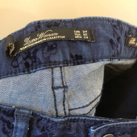 Zara mid-rise floral pattern dark wash skinny jeans, US 2 - Picture 5 of 5